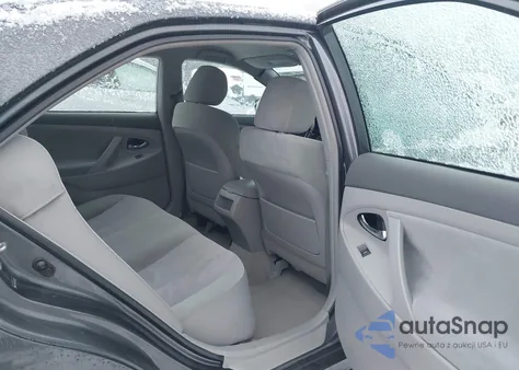 2010 Toyota Camry Le z USA, uszkodzony, nr VIN 4T1BF3EK5AU096247